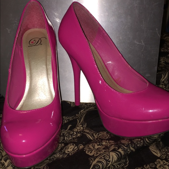 HOT PINK PATENT LEATHER 51/2"HEELS IN SIZE 9 NWOT - Picture 1 of 4