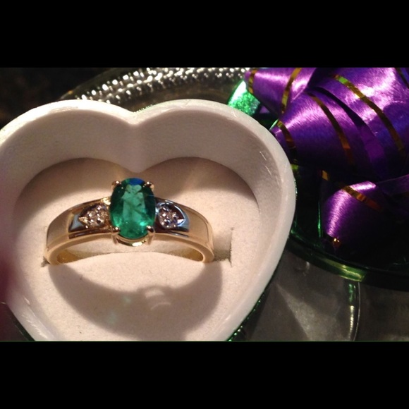 Columbian Emerald and Diamond Ring 18k - Picture 1 of 3
