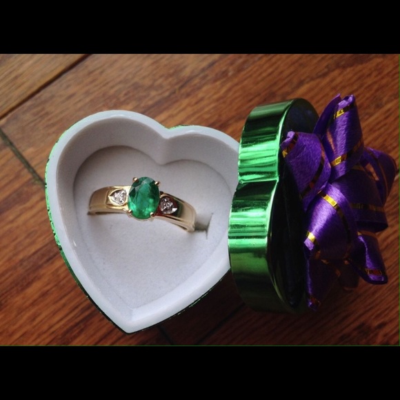 Columbian Emerald and Diamond Ring 18k - Picture 2 of 3