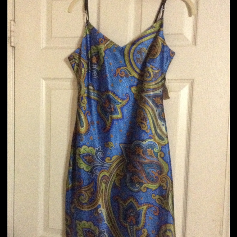 Dress - Picture 2 of 2