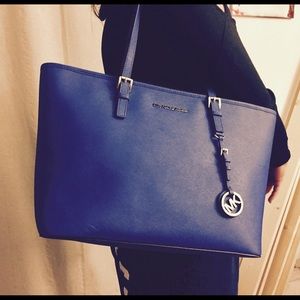 Michael kors blue zippered med handbag