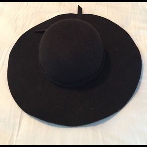 Black floppy hat