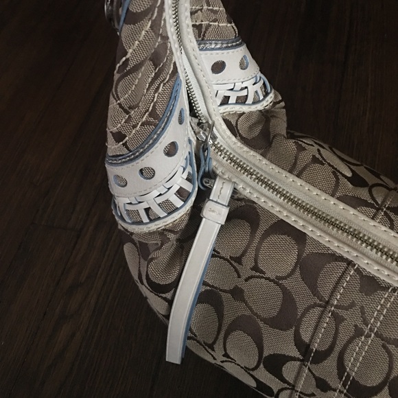 Coach Signature Hobo - Picture 4 of 6