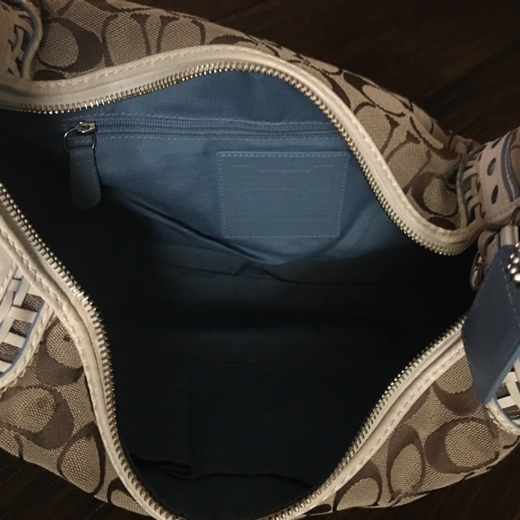 Coach Signature Hobo - Picture 6 of 6