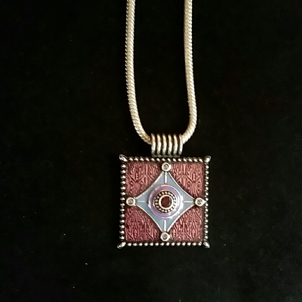 Unique Lia Sophia square necklace 💜