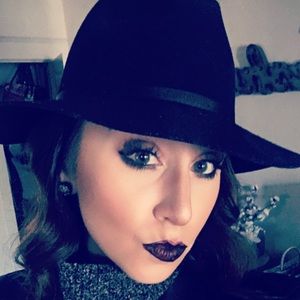 Meet your Posher, Leslie