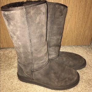 PRICE DROP ⬇️Brown Classic UGG Boot