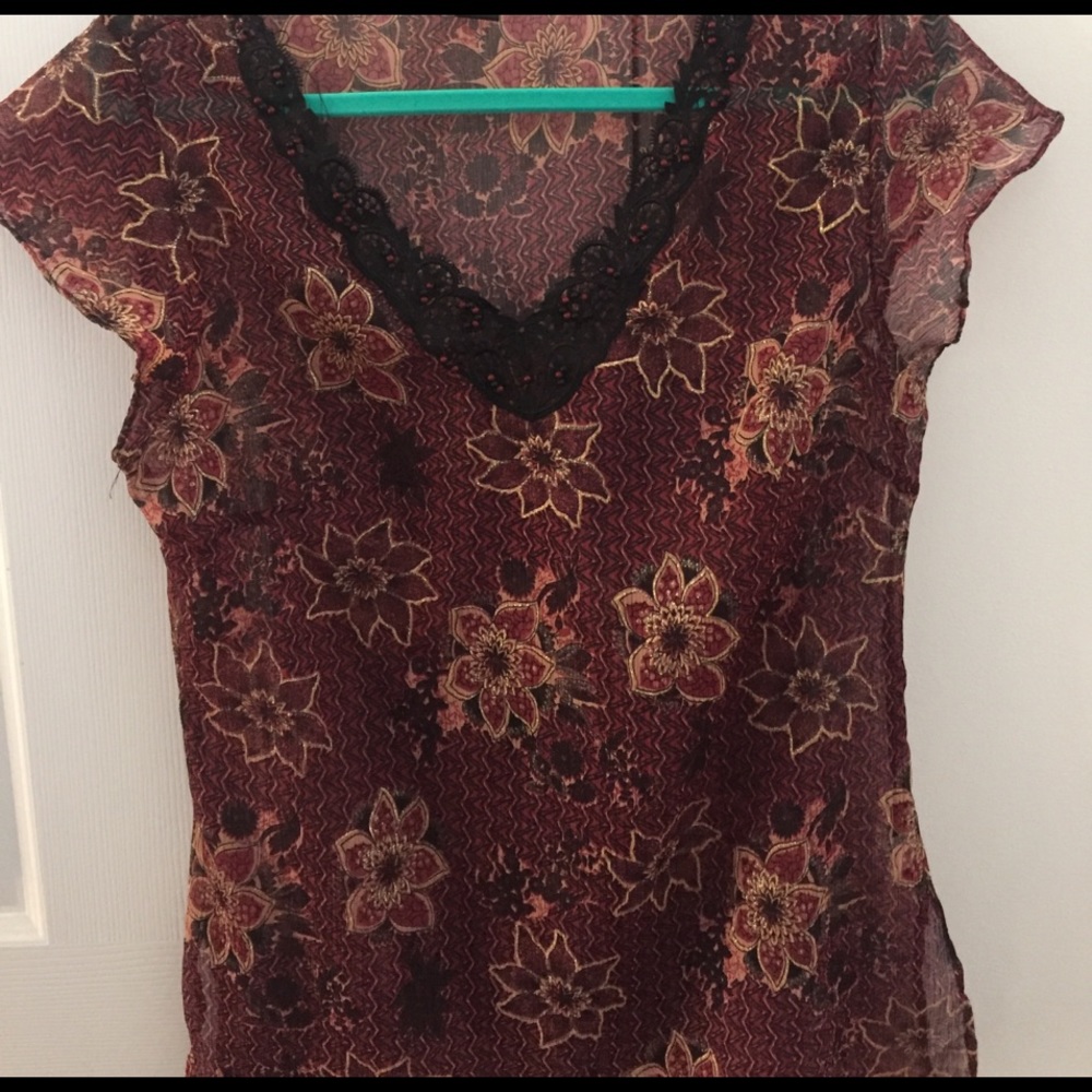 Maroon Flower Stunner - image 1