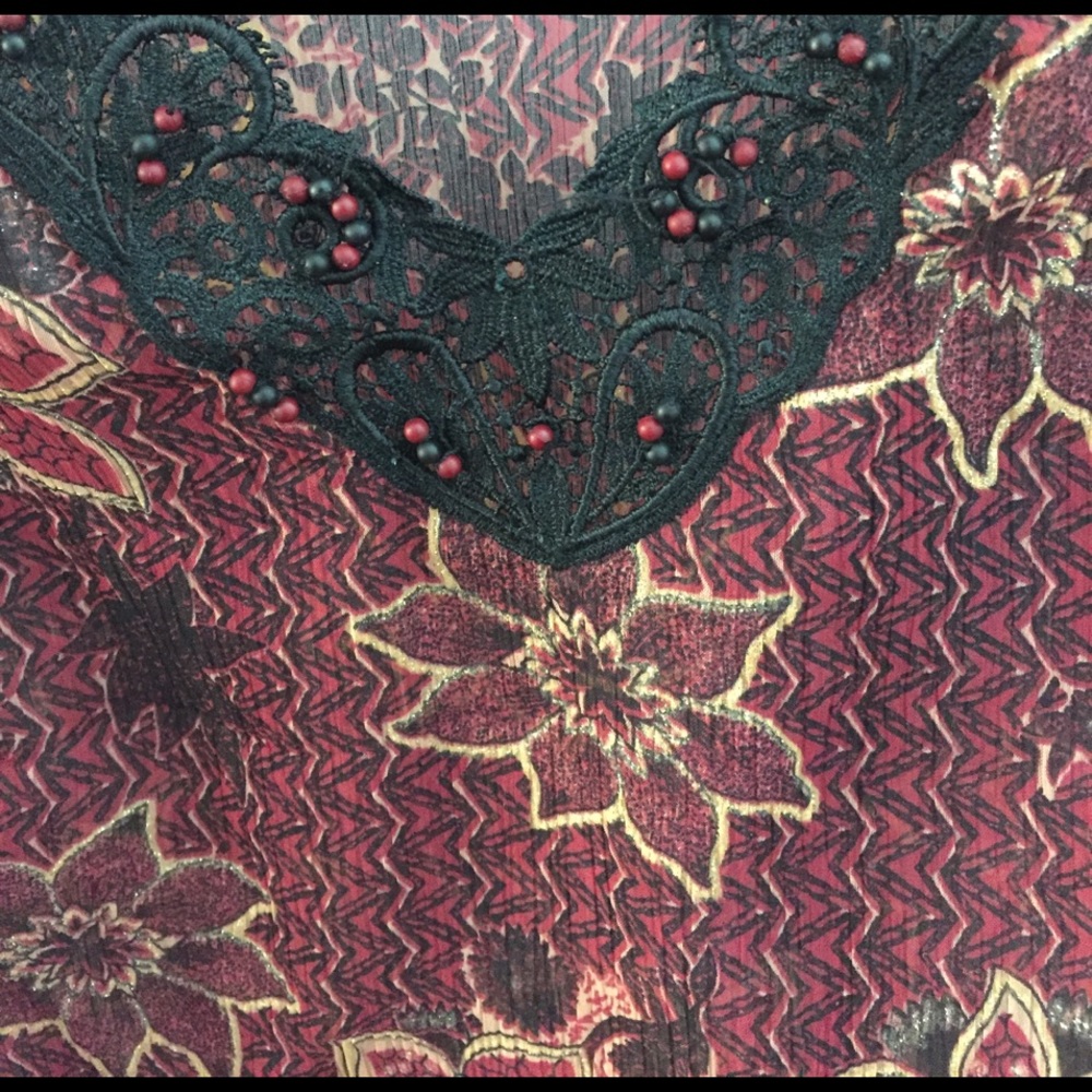 Maroon Flower Stunner - image 2