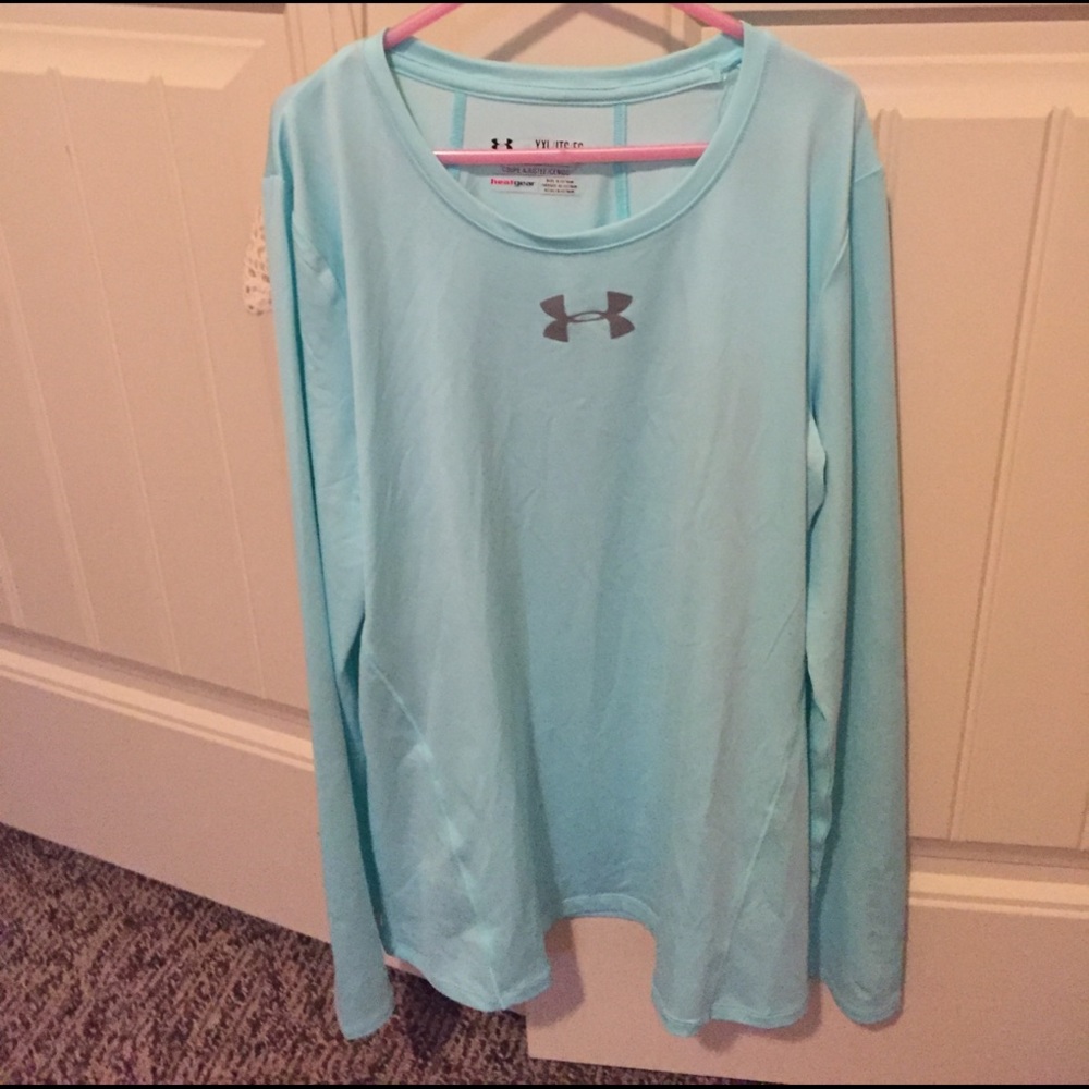 Long sleeve sports top