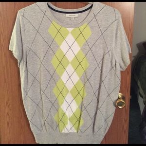 Short-sleeved sweater.