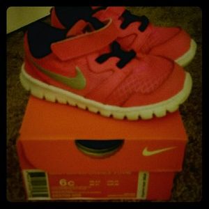 Nike Kids Size 6 Pink Tennis Shoes