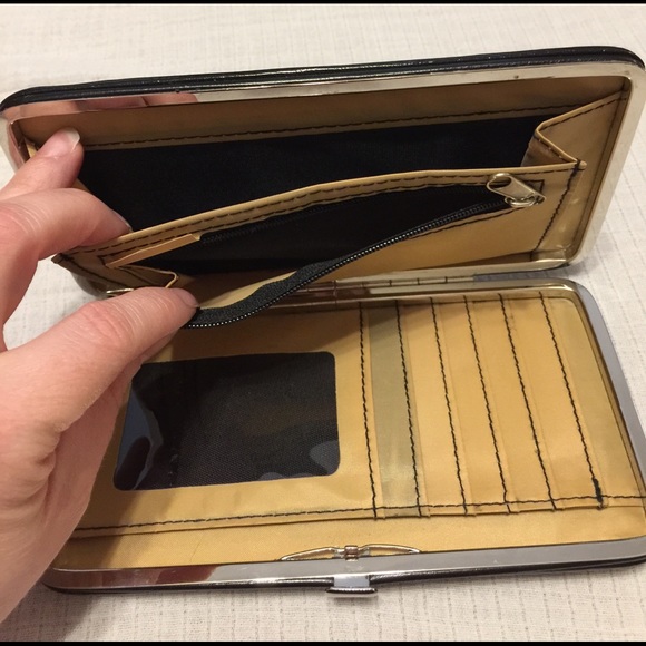 ⭐️ 4 for $8 ⭐️ Batman wallet - Picture 4 of 4