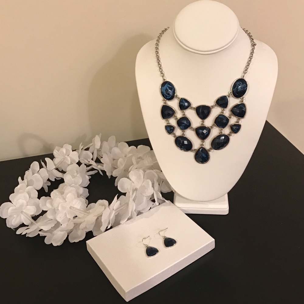 Necklace & earrings set