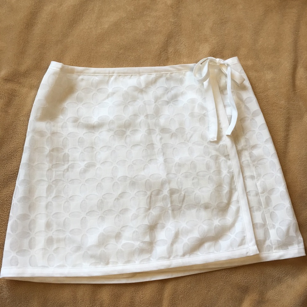 Express white wrap mini skirt size 5/6