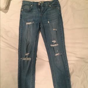 HIGH WAISTED MOTO JEANS