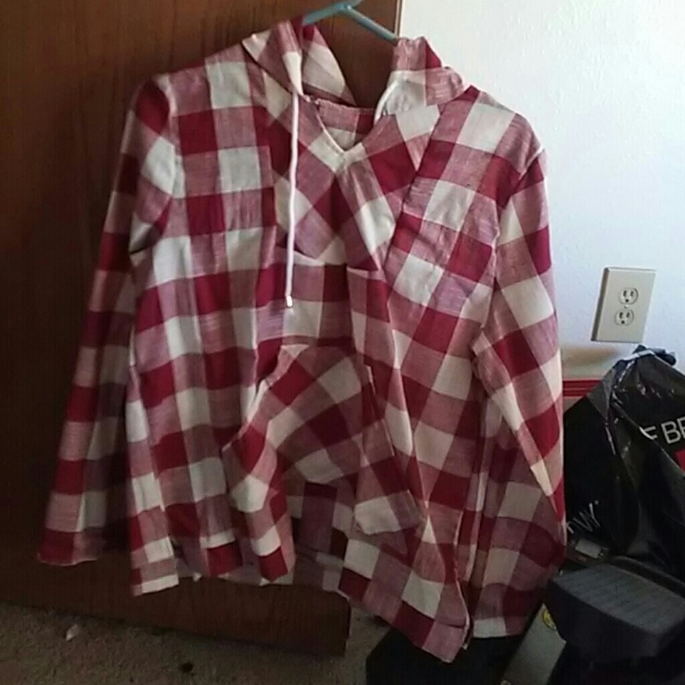 Women's red n white sort with a hood