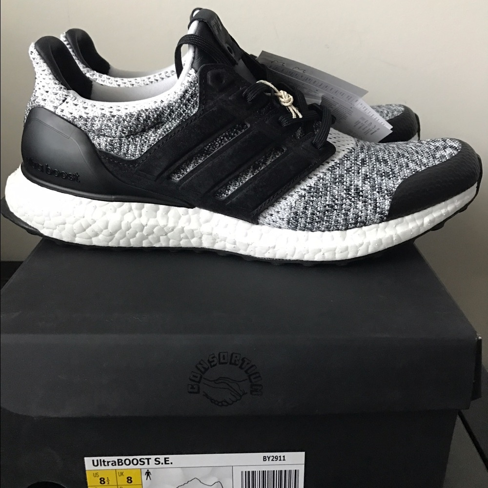 SNS x Social Status Ultra Boost size 8.5