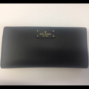Kate Spade Black Snap Close Wallet.