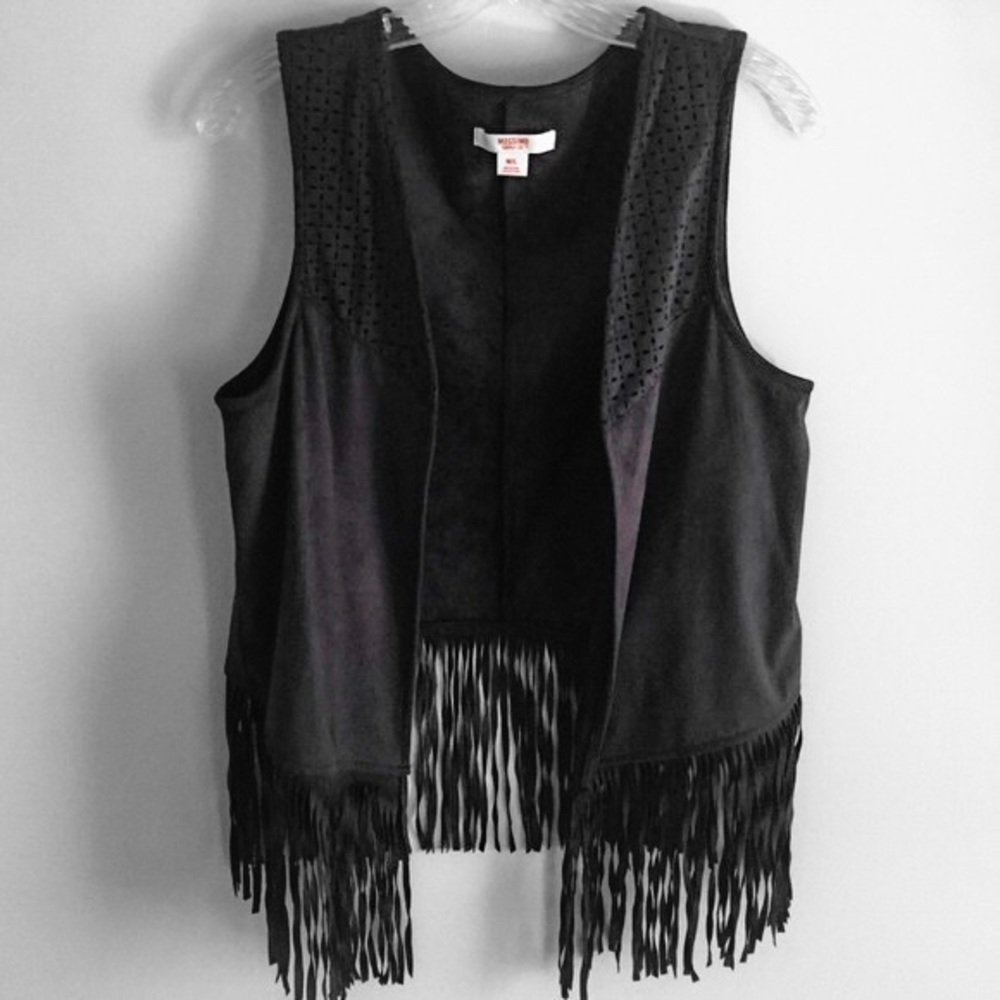 🌸 Black suede bohemian fringe vest!!