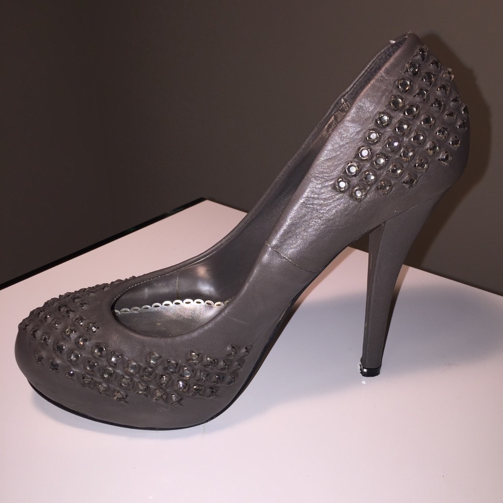Gray leather rhinestone pumps - Picture 3 of 6