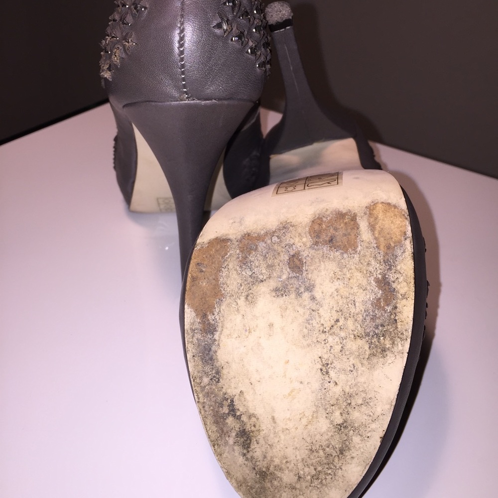 Gray leather rhinestone pumps - Picture 6 of 6