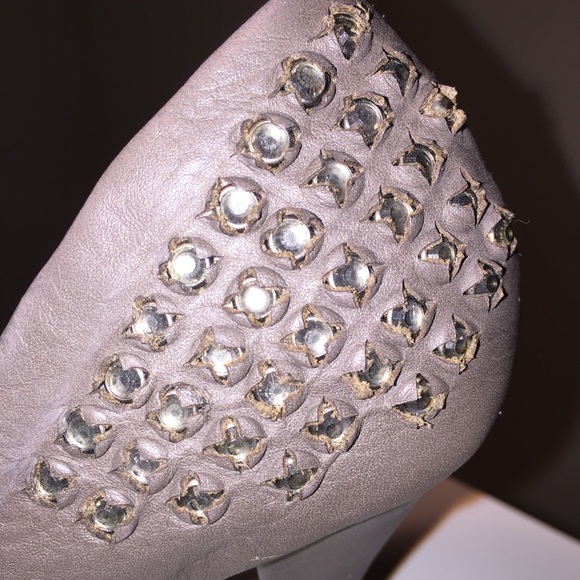Gray leather rhinestone pumps - Picture 4 of 6
