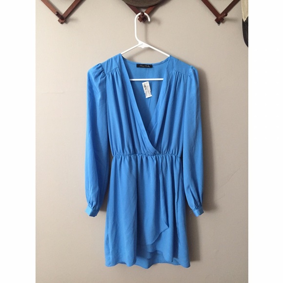 Honey Punch Dresses & Skirts - Beautiful blue dress wrap style front
