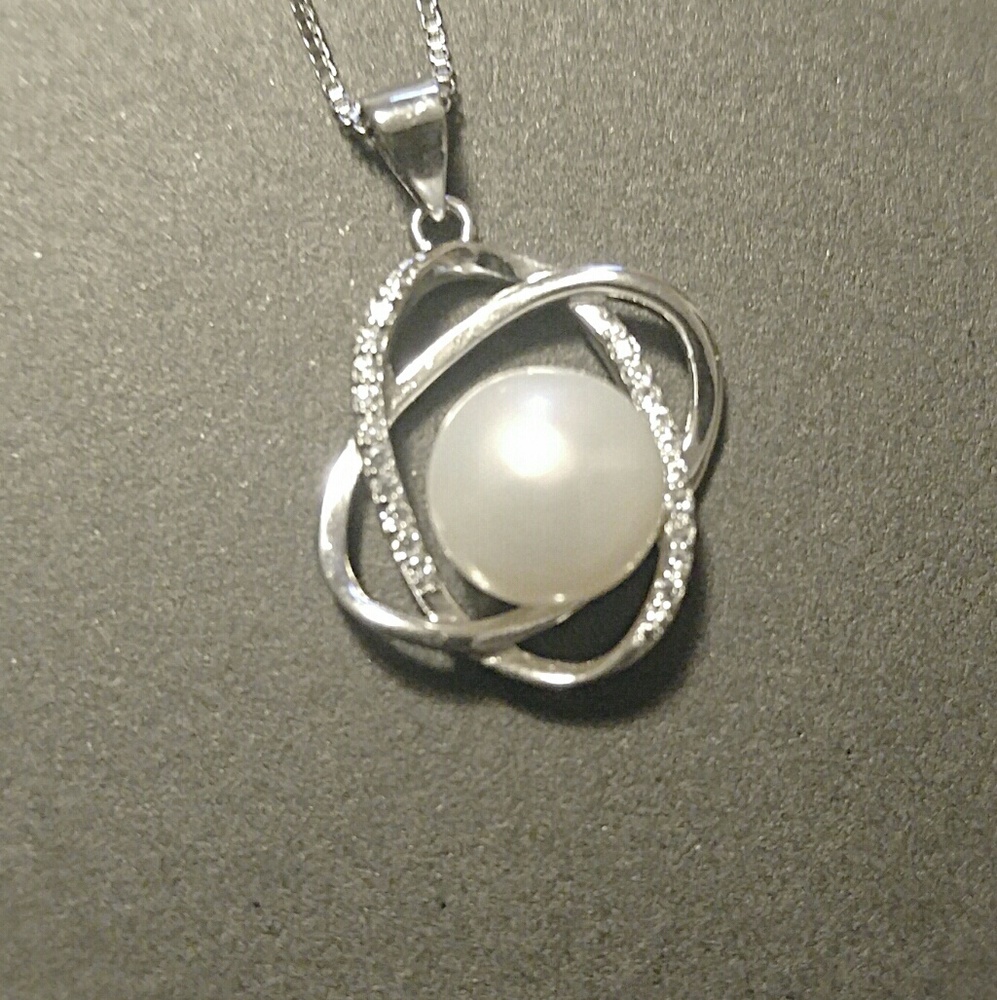 White Freshwater Pearls, Set of Earrings and Necklace