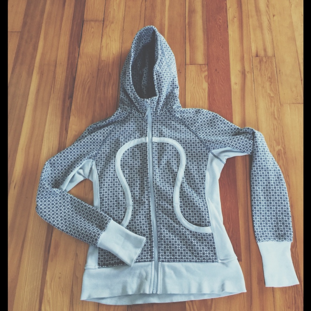 Grey LULU zip up with thumb holes and thick hood