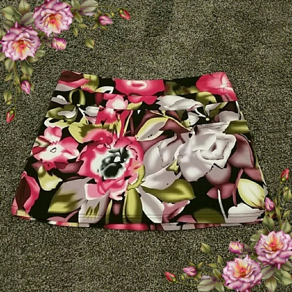 Rue21 Dresses & Skirts - MAKE AN OFFER ;) Flower print skirt.
