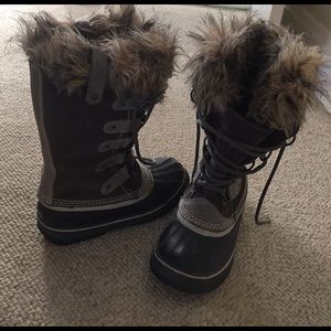 Beautiful snow boots!