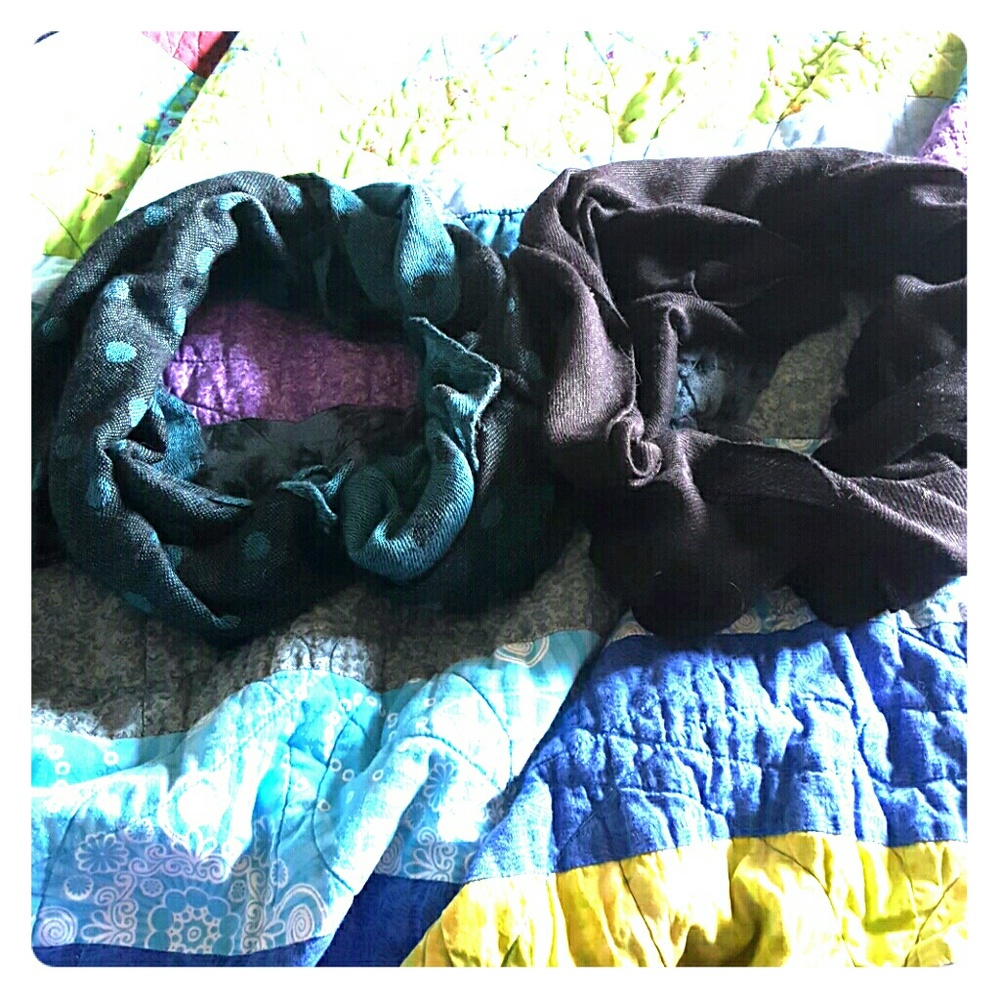 Set of 2 lightweight infinity scarves teal/black