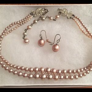 Pearl necklace and earrings set