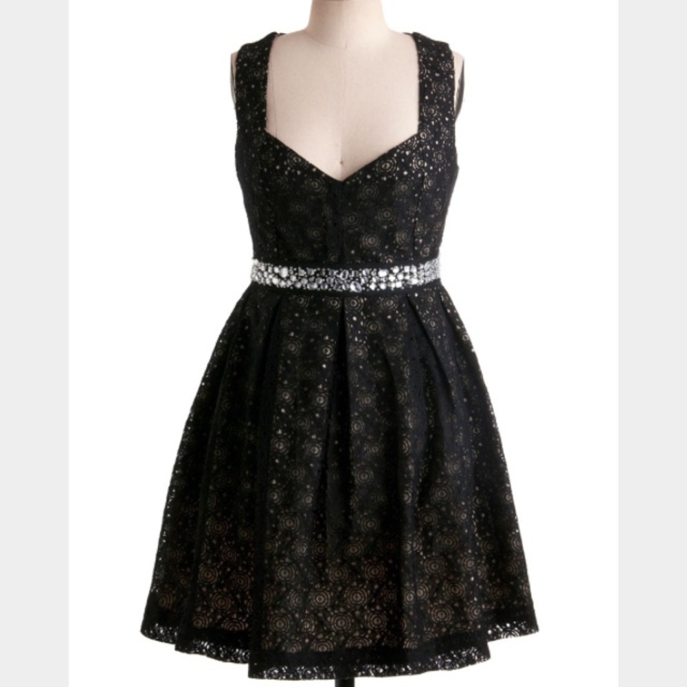 Modcloth Eyelet Up the Room Dress M