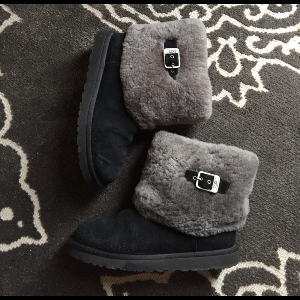 Ugg short black boots