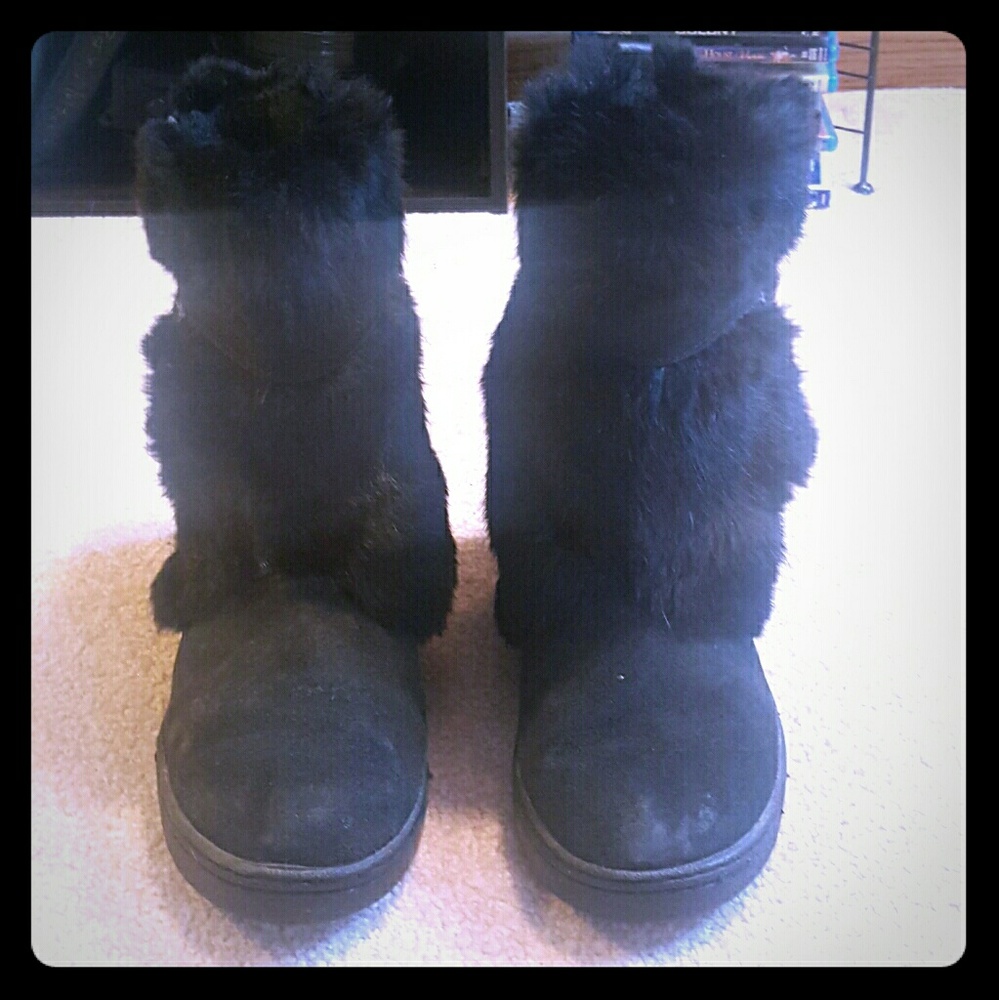 *SOLD* Bearpaw Boots
