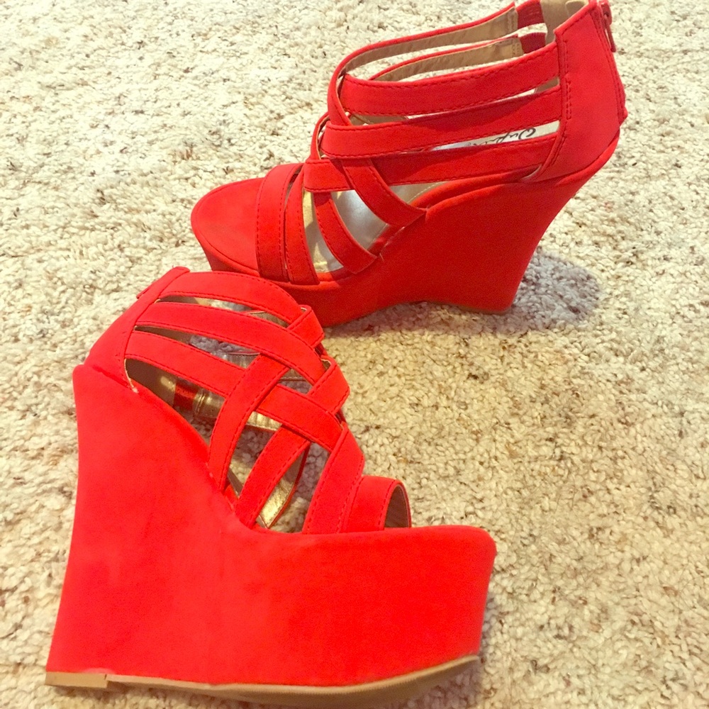 Red hot wedged heels!🔥🔥