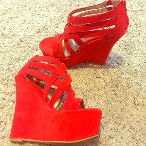 Red hot wedged heels!🔥🔥