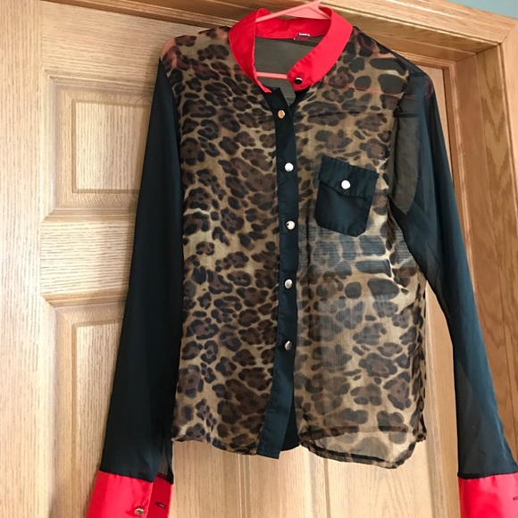 Tops - Beautiful cheetah print blouse