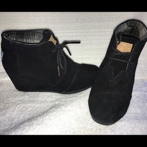 TOMS wedge tie up. NEVER WORN!