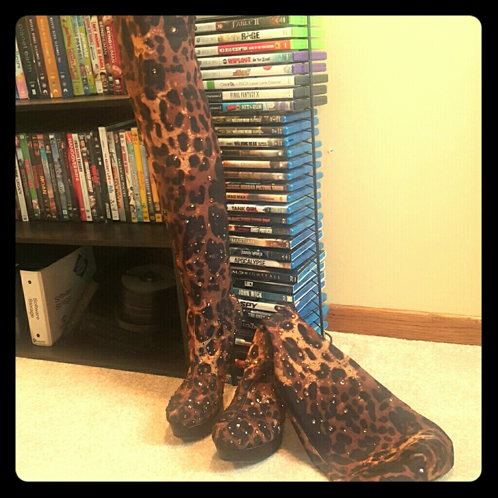 *SOLD* Leopard Boots