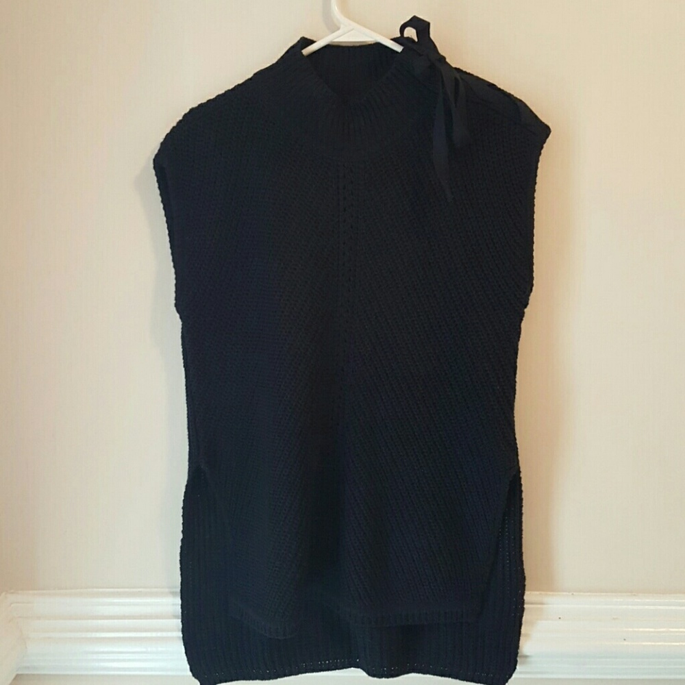 Jessica Simpson sleeveless sweater