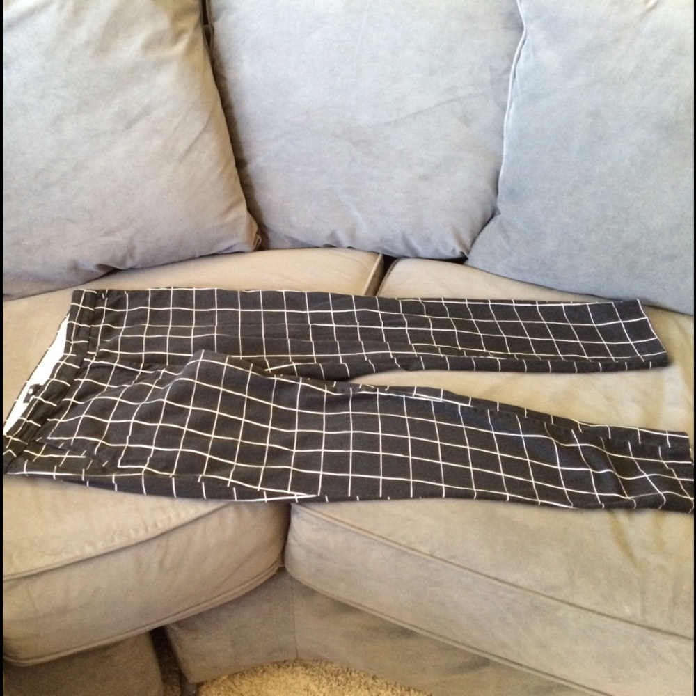 BLACK & WHITE STRIPED DRESS PANTS SZ 10