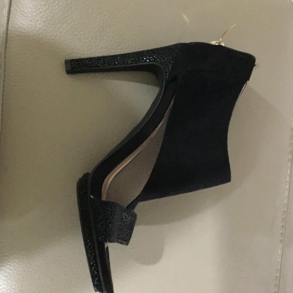 BCBGGeneration Size 8 - Picture 2 of 2