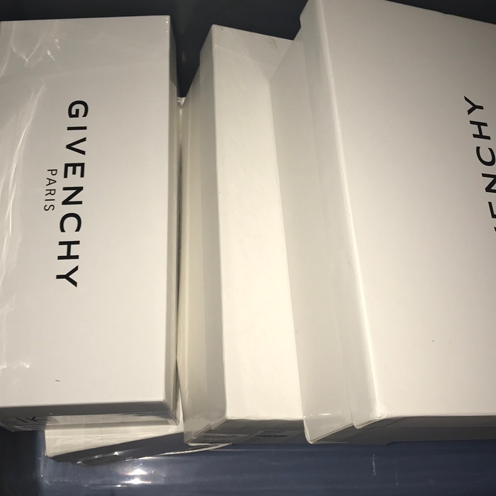 Authentic Givenchy Shoe Boxes - Picture 5 of 7