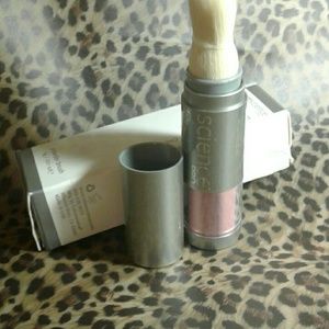 Powder brush mineral blush by COLORESCIENCE