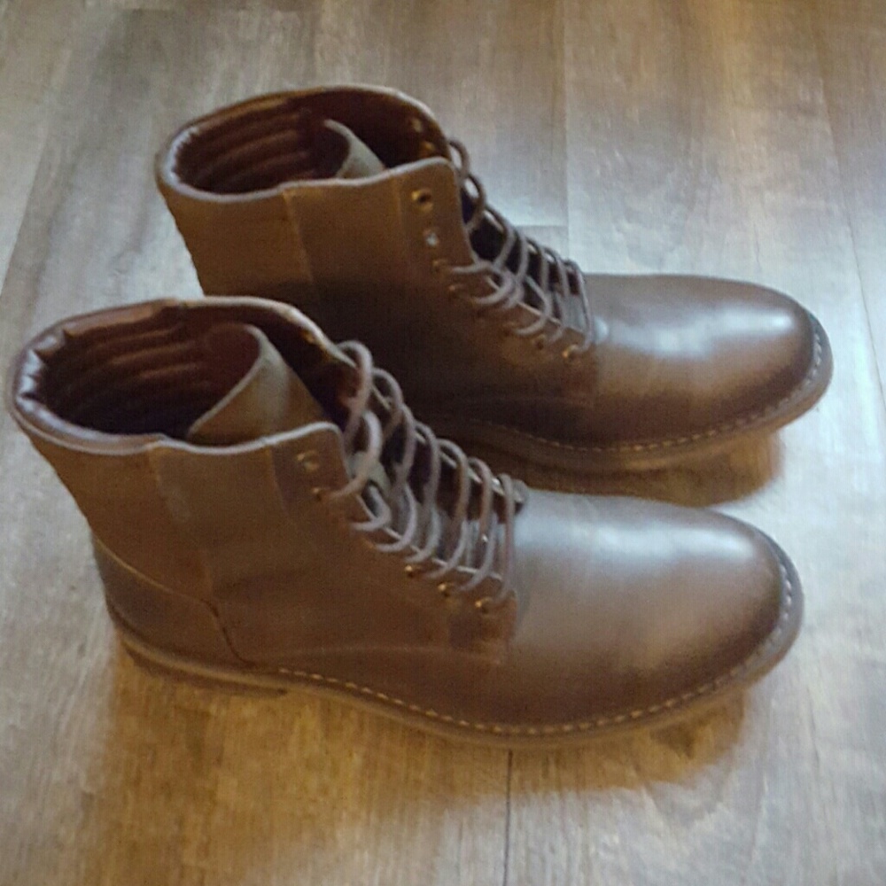 Beat it Boots by Kenneth Cole 8 1/2
