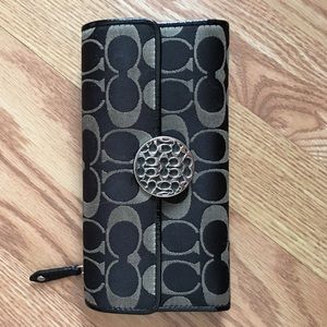 Coach Wallet!! Good used condition!!
