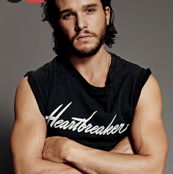 Jon Snow knows style...💋 - Picture 2 of 3